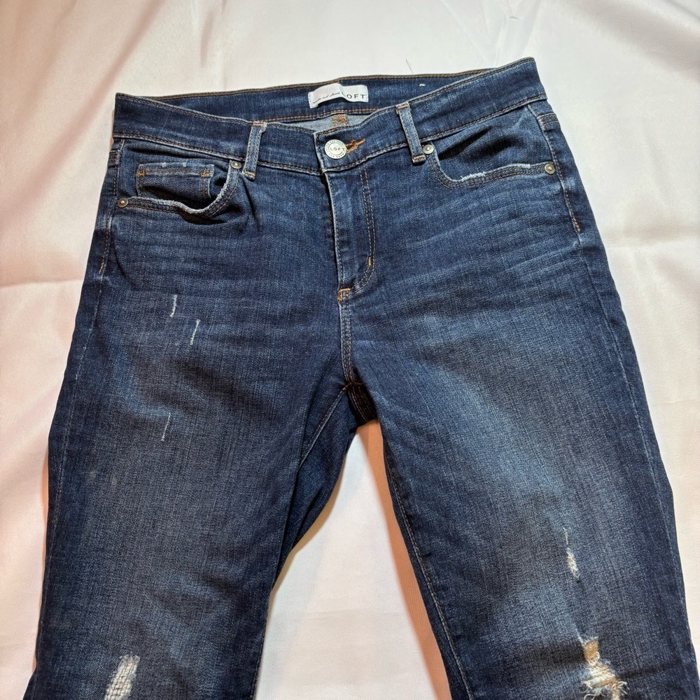 Ann Taylor LOFT Modern Skinny Distressed Jean Size: 6/28